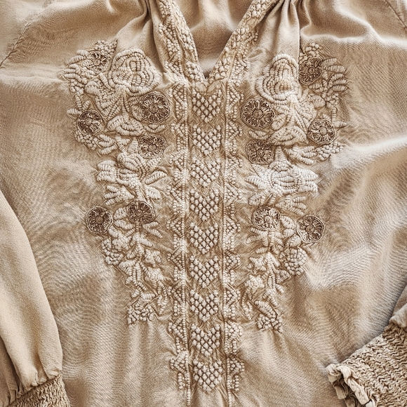 Solitaire Embroidered Tan Women's Top Size Medium - Picture 3 of 9